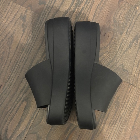 CROCS Brooklyn Slide Wedge Black Size 7 - LIKE NEW - Picture 6 of 9